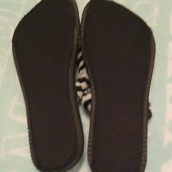Slippers - Picture 2 of 3